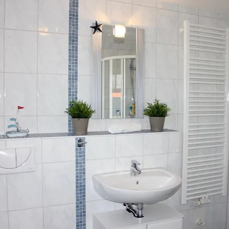 Holiday home Hus Stoertebeker, Familienfreundliches Fuer 6 Personen In Zingst