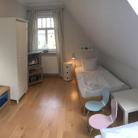Holiday home Hus Stoertebeker, Familienfreundliches Fuer 6 Personen In Zingst